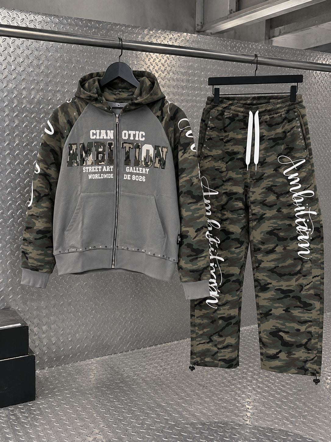 Tracksuit Camo Strass Grigia