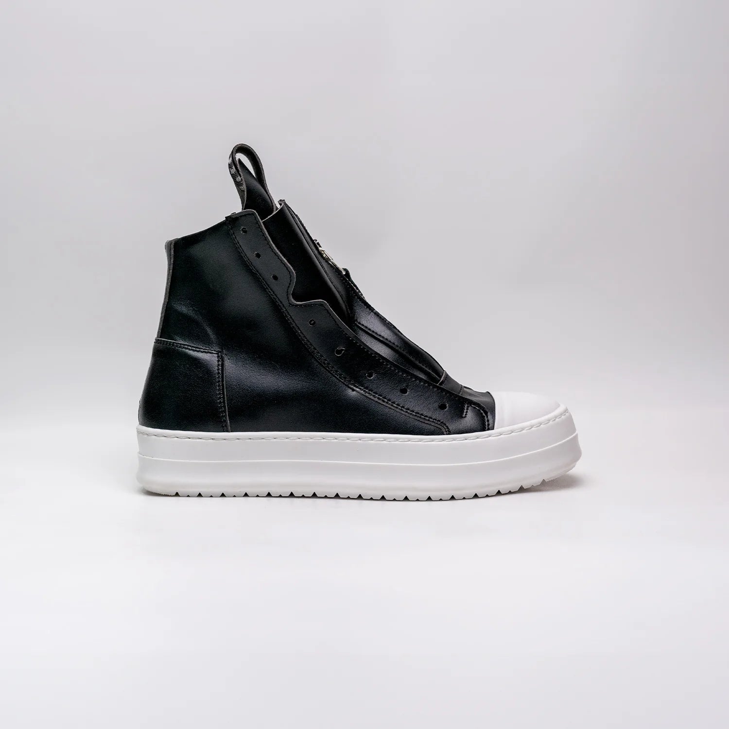 F09 SHOES - F16 - Classic Black