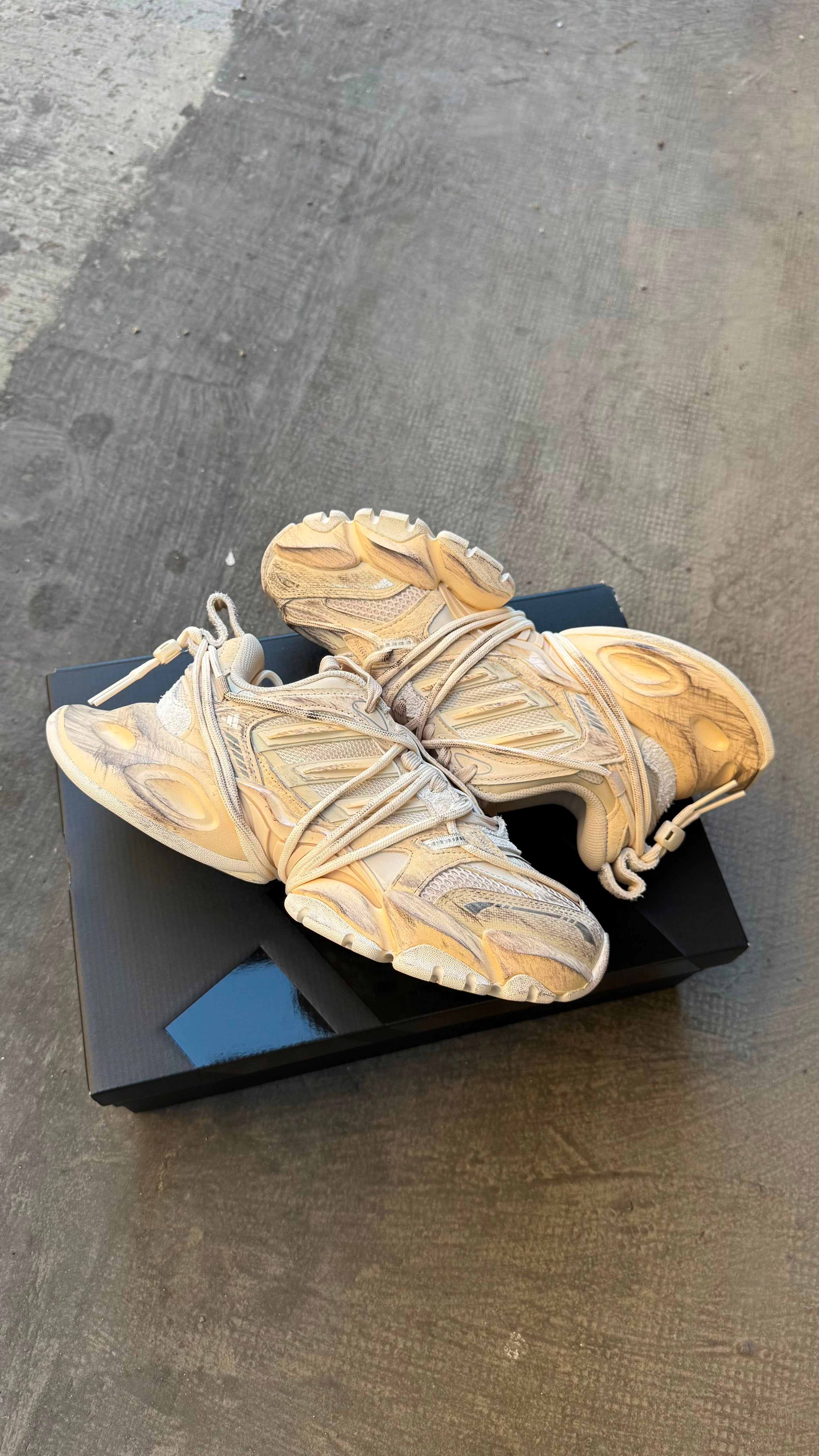 Adidas XLG Runner Deluxe Beige